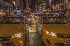 Kenmerkende gele taxi's in de Maddison Ave New York